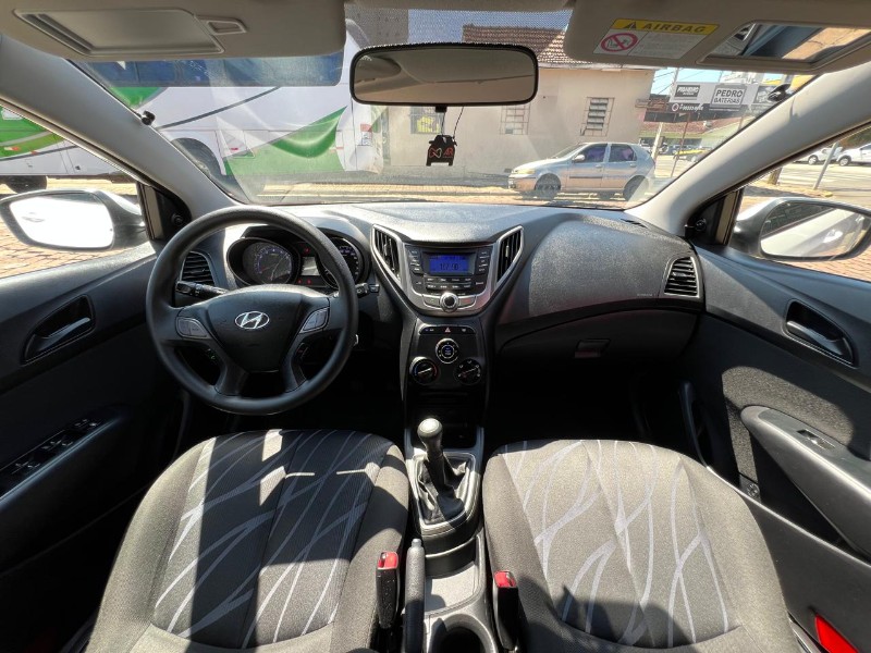 HYUNDAI HB20 1.0 COMFORT 12V FLEX 4P MANUAL 2015/2015 AR MULTIMARCAS VENÂNCIO AIRES / Carros no Vale