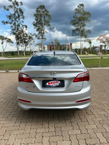 HYUNDAI HB20 1.6 COMFORT 16V 2017 2016/2017 NEURI VEÍCULOS LAJEADO / Carros no Vale