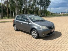 TOYOTA ETIOS 1.3 XS 16V FLEX 4P MANUAL /2013 NEURI VEÍCULOS LAJEADO / Carros no Vale