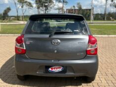 TOYOTA ETIOS 1.3 XS 16V FLEX 4P MANUAL /2013 NEURI VEÍCULOS LAJEADO / Carros no Vale