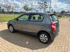 TOYOTA ETIOS 1.3 XS 16V FLEX 4P MANUAL /2013 NEURI VEÍCULOS LAJEADO / Carros no Vale