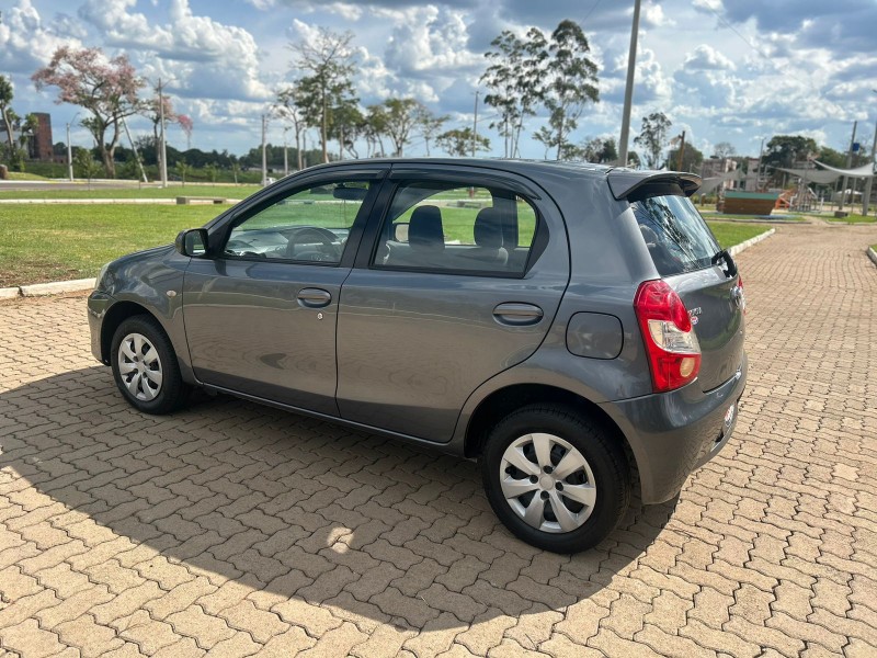 TOYOTA ETIOS 1.3 XS 16V FLEX 4P MANUAL /2013 NEURI VEÍCULOS LAJEADO / Carros no Vale