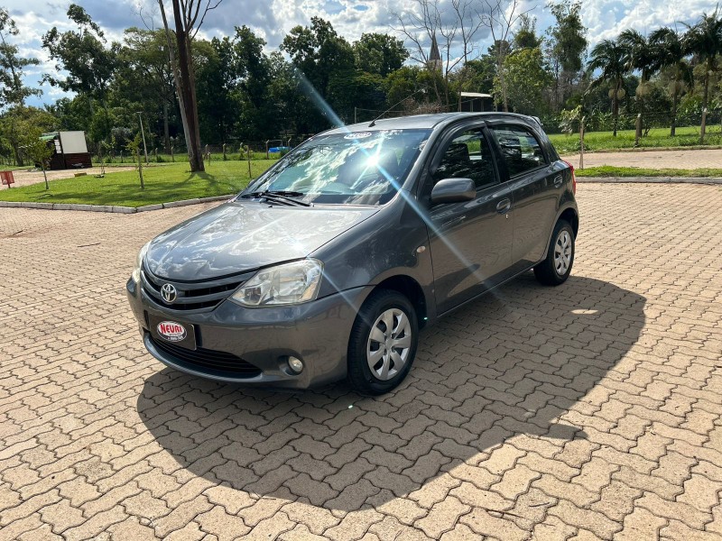 TOYOTA ETIOS 1.3 XS 16V FLEX 4P MANUAL /2013 NEURI VEÍCULOS LAJEADO / Carros no Vale