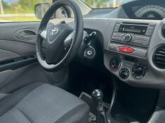 TOYOTA ETIOS 1.3 XS 16V FLEX 4P MANUAL /2013 NEURI VEÍCULOS LAJEADO / Carros no Vale