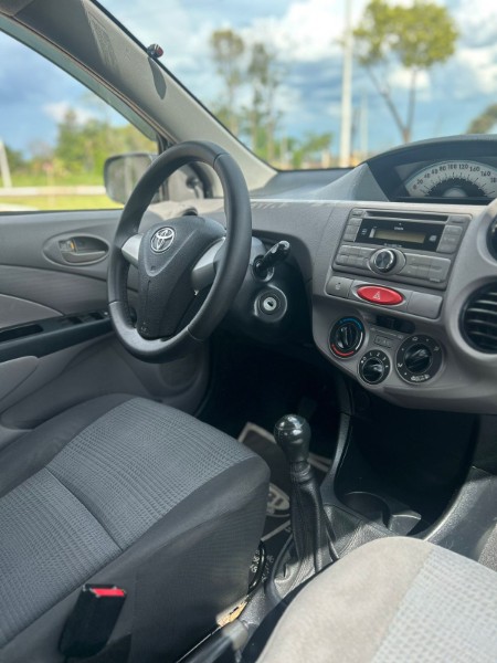 TOYOTA ETIOS 1.3 XS 16V FLEX 4P MANUAL /2013 NEURI VEÍCULOS LAJEADO / Carros no Vale