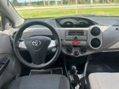 TOYOTA ETIOS 1.3 XS 16V FLEX 4P MANUAL /2013 NEURI VEÍCULOS LAJEADO / Carros no Vale