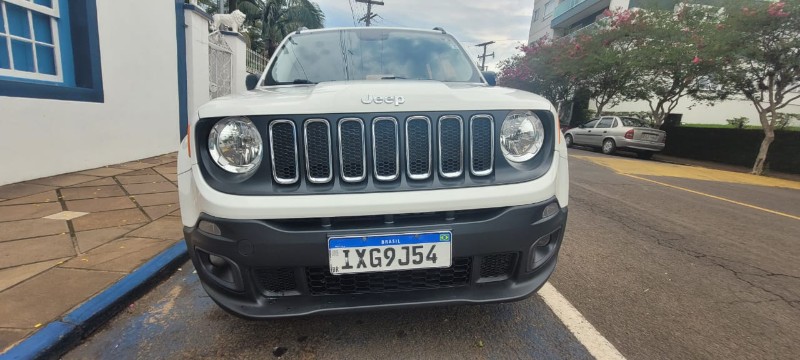 JEEP RENEGADE 1.8 16V FLEX SPORT 4P MANUAL 2016/2016 ADRIANO VEÍCULOS CRUZEIRO DO SUL / Carros no Vale