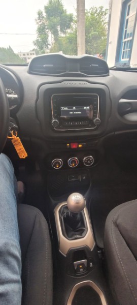 JEEP RENEGADE 1.8 16V FLEX SPORT 4P MANUAL 2016/2016 ADRIANO VEÍCULOS CRUZEIRO DO SUL / Carros no Vale
