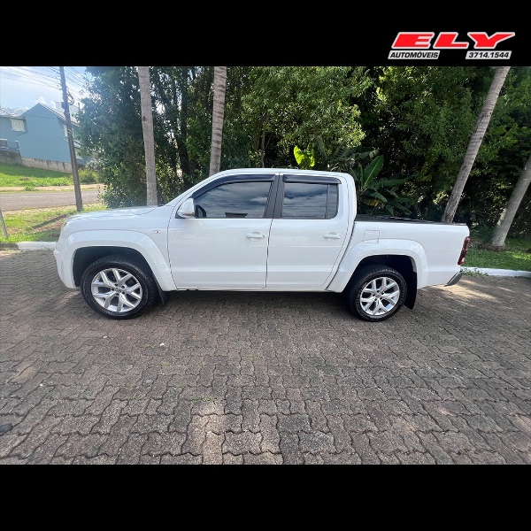 VOLKSWAGEN AMAROK 2.0 HIGHLINE 4X4 CD 16V TURBO INTERCOOLER DIESEL 4P AUTOMÁTICO 2019/2019 ELY AUTOMÓVEIS LAJEADO / Carros no Vale