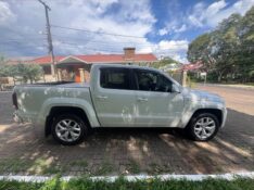 VOLKSWAGEN AMAROK 2.0 HIGHLINE 4X4 CD 16V TURBO INTERCOOLER DIESEL 4P AUTOMÁTICO 2019/2019 ELY AUTOMÓVEIS LAJEADO / Carros no Vale