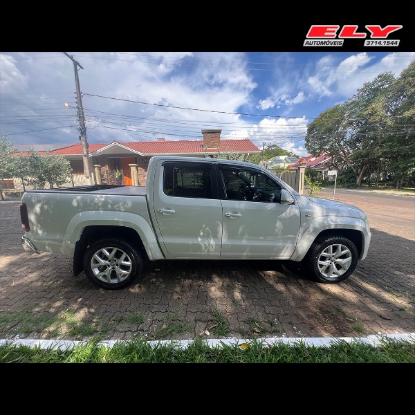 VOLKSWAGEN AMAROK 2.0 HIGHLINE 4X4 CD 16V TURBO INTERCOOLER DIESEL 4P AUTOMÁTICO 2019/2019 ELY AUTOMÓVEIS LAJEADO / Carros no Vale