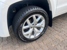 VOLKSWAGEN AMAROK 2.0 HIGHLINE 4X4 CD 16V TURBO INTERCOOLER DIESEL 4P AUTOMÁTICO 2019/2019 ELY AUTOMÓVEIS LAJEADO / Carros no Vale