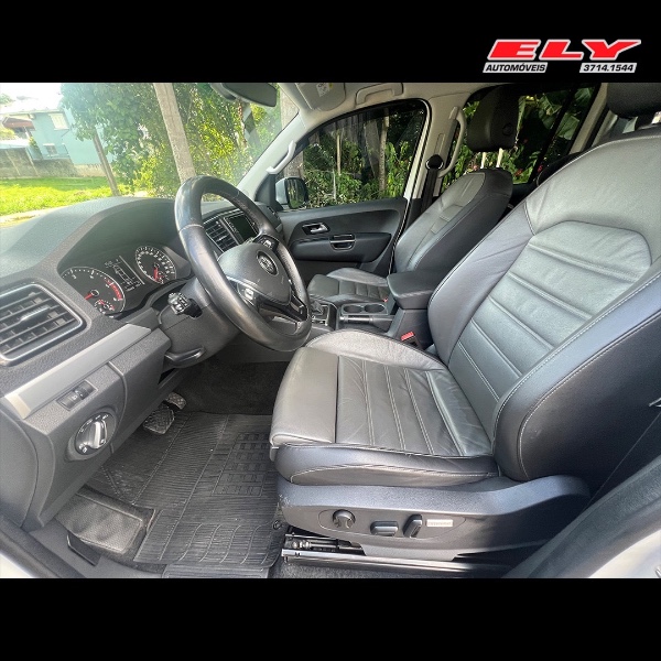 VOLKSWAGEN AMAROK 2.0 HIGHLINE 4X4 CD 16V TURBO INTERCOOLER DIESEL 4P AUTOMÁTICO 2019/2019 ELY AUTOMÓVEIS LAJEADO / Carros no Vale
