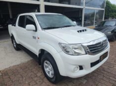 TOYOTA HILUX 3.0 STD 4X4 16V /2012 CHIMA VEÍCULOS VENÂNCIO AIRES / Carros no Vale
