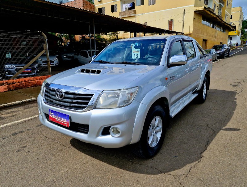 TOYOTA HILUX CD SRV D4-D 4X4 3.0 TDI DIES 2013/2013 CRUZEIRO MULTIMARCAS CRUZEIRO DO SUL / Carros no Vale