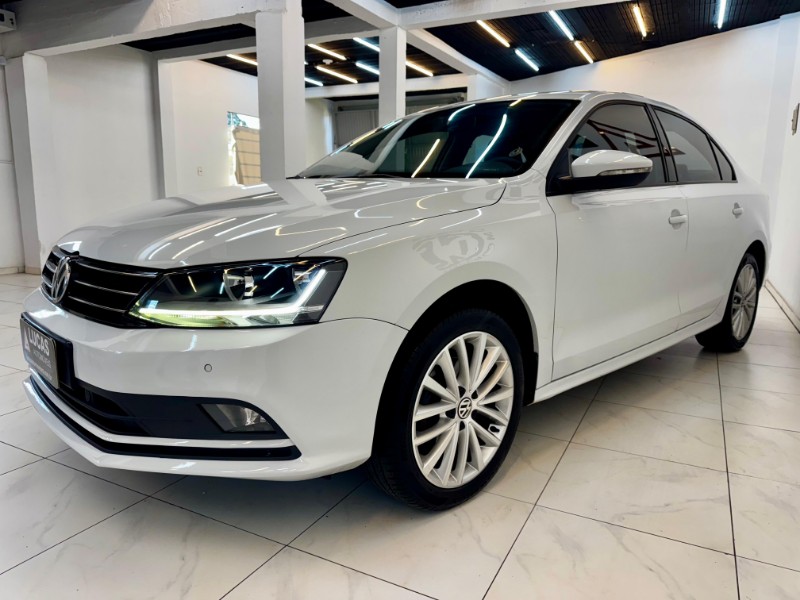 VOLKSWAGEN JETTA 1.4 16V TSI COMFORTLINE 2017/2017 LUCAS AUTOMÓVEIS BOM RETIRO DO SUL / Carros no Vale
