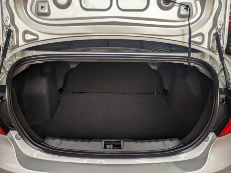 FORD KA 1.5 SEDAN TITANIUM 12V FLEX 4P AUT. 2019/2020 RICARDO VEÍCULOS TEUTÔNIA / Carros no Vale