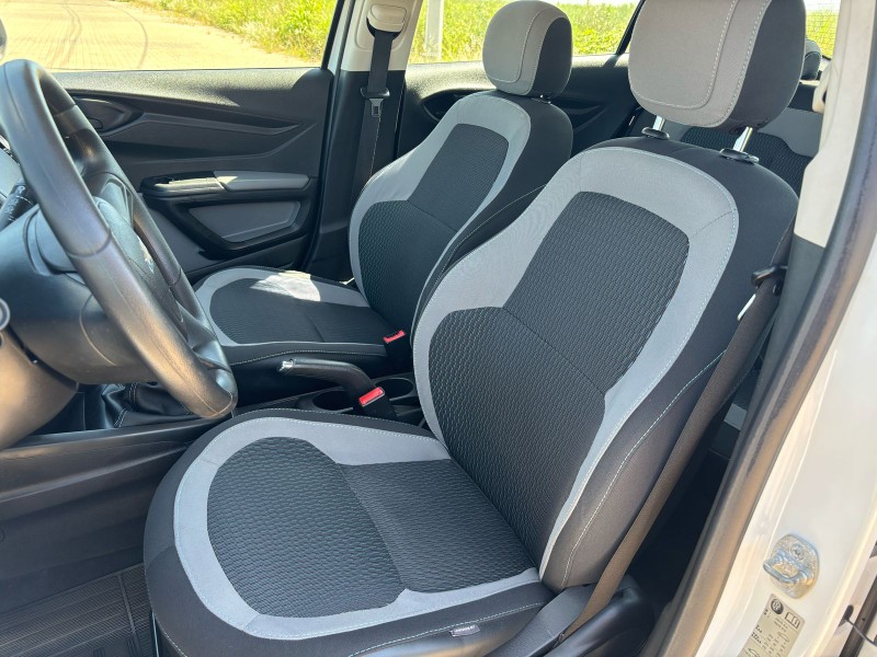 CHEVROLET ONIX 1.0 LT /2015 RT 811 VEÍCULOS ARROIO DO MEIO / Carros no Vale