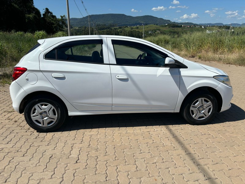 CHEVROLET ONIX 1.0 LT /2015 RT 811 VEÍCULOS ARROIO DO MEIO / Carros no Vale