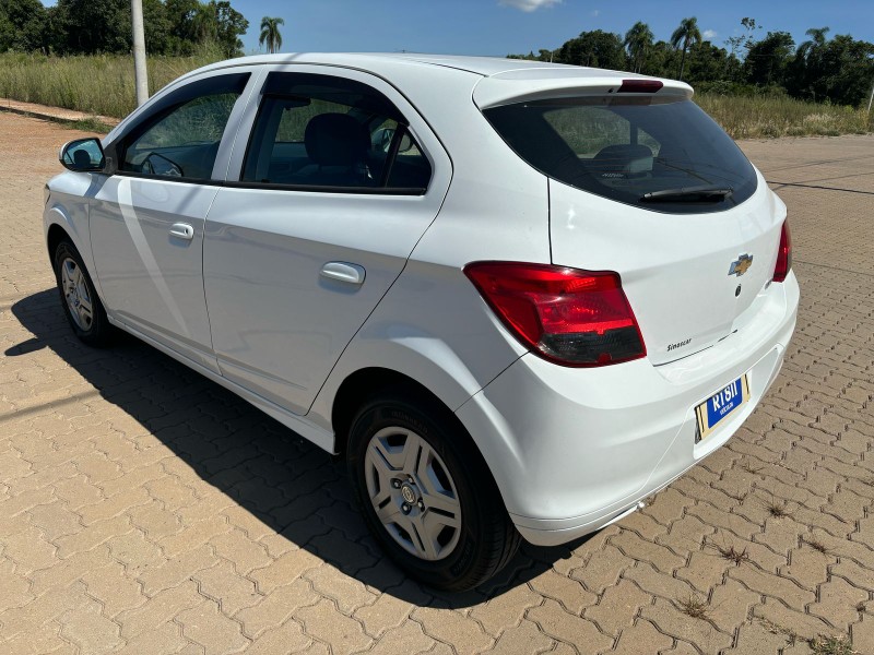 CHEVROLET ONIX 1.0 LT /2015 RT 811 VEÍCULOS ARROIO DO MEIO / Carros no Vale