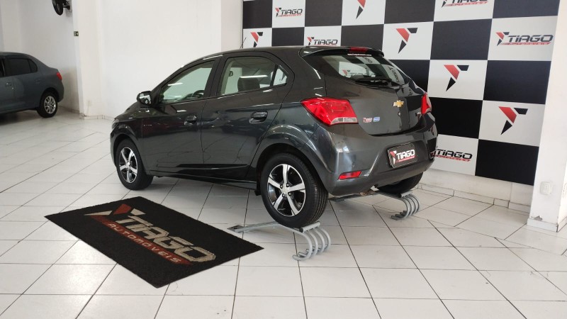CHEVROLET ONIX HATCH LTZ 1.4 8V FLEXPOWER 5P MEC. 2018/2018 TIAGO AUTOMÓVEIS VENÂNCIO AIRES / Carros no Vale