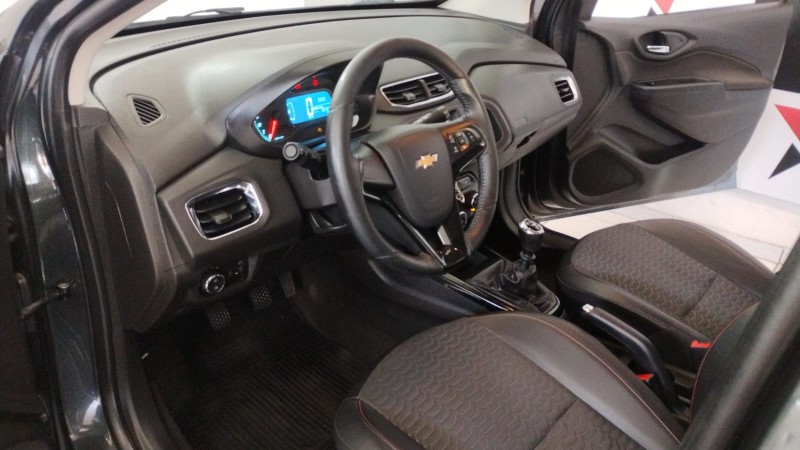 CHEVROLET ONIX HATCH LTZ 1.4 8V FLEXPOWER 5P MEC. 2018/2018 TIAGO AUTOMÓVEIS VENÂNCIO AIRES / Carros no Vale