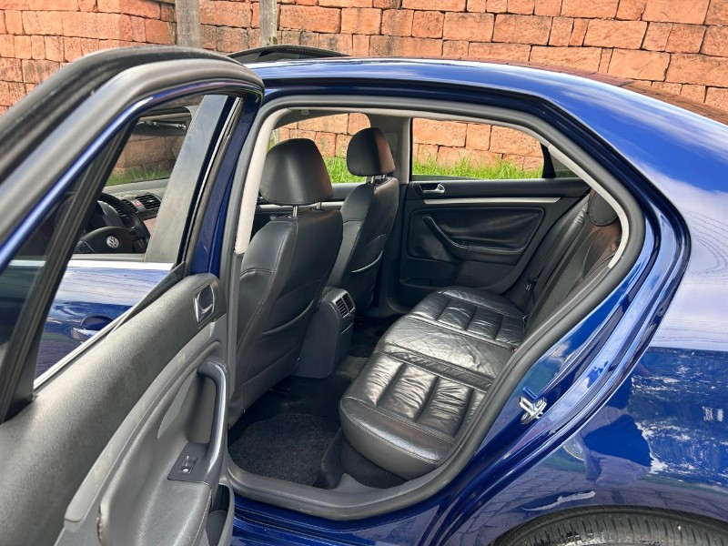 VOLKSWAGEN JETTA 2.5 I 20V 170CV TIPTRONIC 2009/2009 LS MULTIMARCAS VENÂNCIO AIRES / Carros no Vale