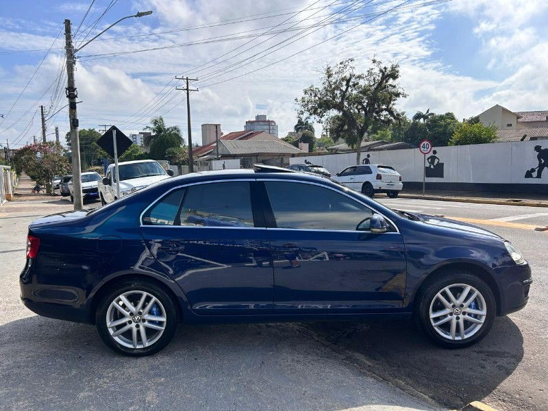 VOLKSWAGEN JETTA 2.5 I 20V 170CV TIPTRONIC 2009/2009 LS MULTIMARCAS VENÂNCIO AIRES / Carros no Vale