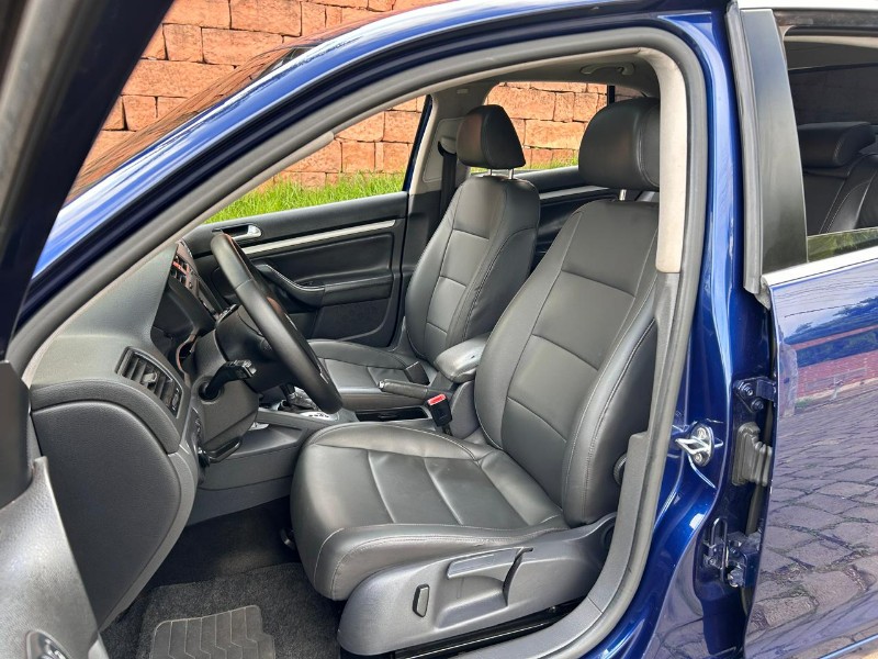 VOLKSWAGEN JETTA 2.5 I 20V 170CV TIPTRONIC 2009/2009 LS MULTIMARCAS VENÂNCIO AIRES / Carros no Vale