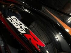 SUZUKI MOTOS GSX 1300 R HAYABUSA /2011 EXCLUSIVO VEÍCULOS SANTA CRUZ DO SUL / Carros no Vale