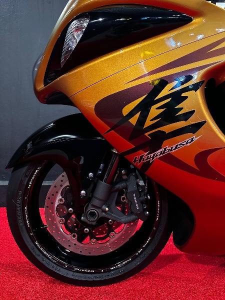 SUZUKI MOTOS GSX 1300 R HAYABUSA /2011 EXCLUSIVO VEÍCULOS SANTA CRUZ DO SUL / Carros no Vale
