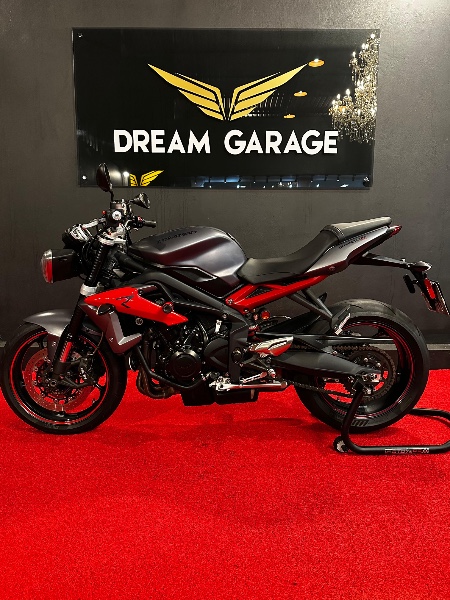 TRIUMPH STREET TRIPLE 675 /2015 EXCLUSIVO VEÍCULOS SANTA CRUZ DO SUL / Carros no Vale