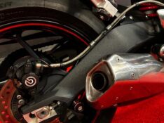 TRIUMPH STREET TRIPLE 675 /2015 EXCLUSIVO VEÍCULOS SANTA CRUZ DO SUL / Carros no Vale