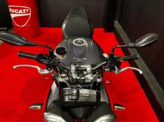 TRIUMPH STREET TRIPLE 675 /2015 EXCLUSIVO VEÍCULOS SANTA CRUZ DO SUL / Carros no Vale