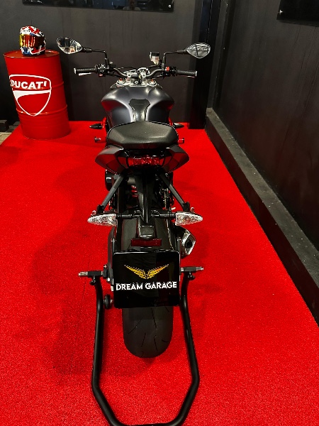TRIUMPH STREET TRIPLE 675 /2015 EXCLUSIVO VEÍCULOS SANTA CRUZ DO SUL / Carros no Vale
