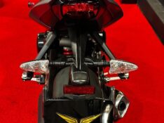 TRIUMPH STREET TRIPLE 675 /2015 EXCLUSIVO VEÍCULOS SANTA CRUZ DO SUL / Carros no Vale
