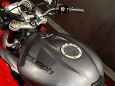 TRIUMPH STREET TRIPLE 675 /2015 EXCLUSIVO VEÍCULOS SANTA CRUZ DO SUL / Carros no Vale