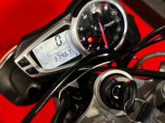 TRIUMPH STREET TRIPLE 675 /2015 EXCLUSIVO VEÍCULOS SANTA CRUZ DO SUL / Carros no Vale