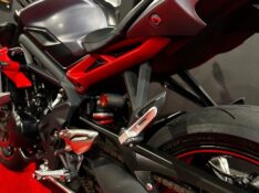 TRIUMPH STREET TRIPLE 675 /2015 EXCLUSIVO VEÍCULOS SANTA CRUZ DO SUL / Carros no Vale