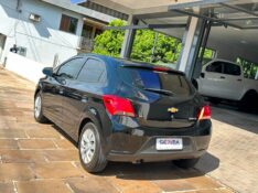 CHEVROLET ONIX LT 1.4 8V 2016/2017 SÉTIMA VEÍCULOS GUAPORÉ / Carros no Vale