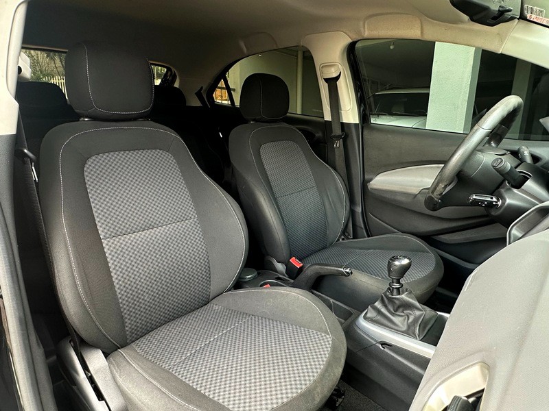 CHEVROLET ONIX LT 1.4 8V 2016/2017 SÉTIMA VEÍCULOS GUAPORÉ / Carros no Vale
