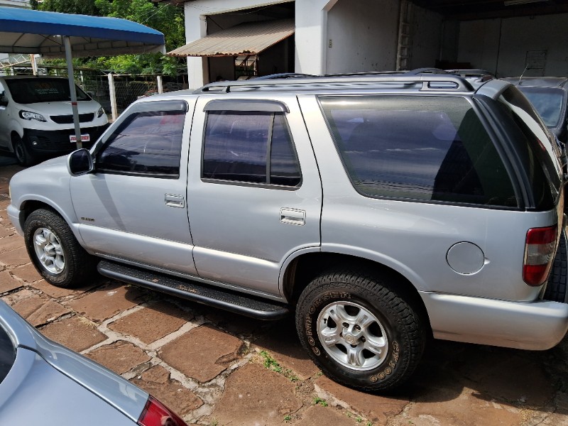 CHEVROLET BLAZER DLX 2.2 2000/2000 SCHAEFER AUTOMÓVEIS TEUTÔNIA / Carros no Vale