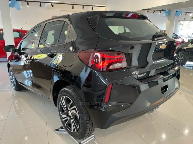 CHEVROLET ONIX 1.0 LT 12V TURBO 2024/2025 LUIGGI AUTOMÓVEIS CARLOS BARBOSA / Carros no Vale