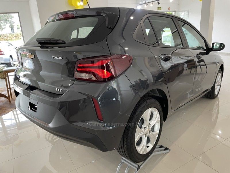CHEVROLET ONIX 1.0 LTZ 12V TURBO 2024/2025 LUIGGI AUTOMÓVEIS CARLOS BARBOSA / Carros no Vale