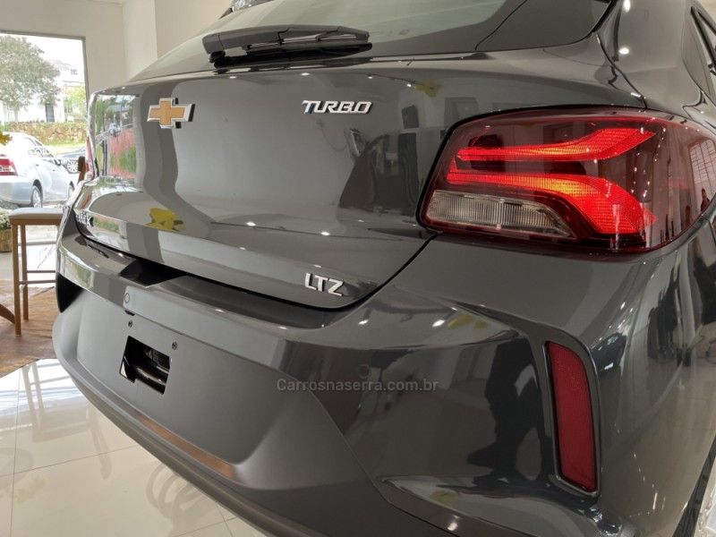 CHEVROLET ONIX 1.0 LTZ 12V TURBO 2024/2025 LUIGGI AUTOMÓVEIS CARLOS BARBOSA / Carros no Vale