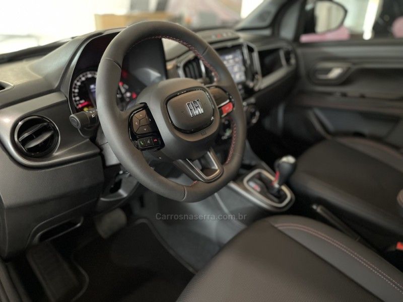 FIAT STRADA 1.0 ULTRA CD 12V TURBO 2024/2025 LUIGGI AUTOMÓVEIS CARLOS BARBOSA / Carros no Vale