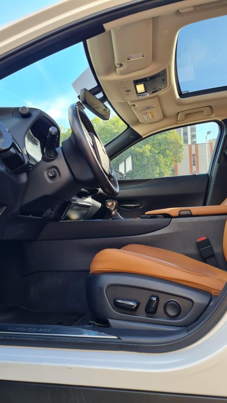 LEXUS UX 250H 2.0 VVT-I HYBRID LUXURY CVT 2019/2019 FÁBIO BERNARDES PORTO ALEGRE / Carros no Vale