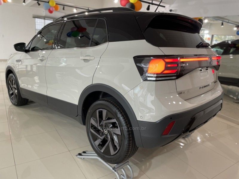 VOLKSWAGEN T-CROSS 1.4 HIGHLINE TSI 16V 2024/2025 LUIGGI AUTOMÓVEIS CARLOS BARBOSA / Carros no Vale