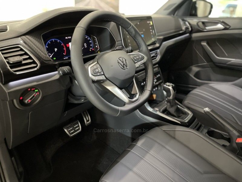 VOLKSWAGEN T-CROSS 1.4 HIGHLINE TSI 16V 2024/2025 LUIGGI AUTOMÓVEIS CARLOS BARBOSA / Carros no Vale