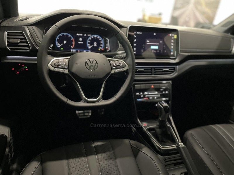 VOLKSWAGEN T-CROSS 1.4 HIGHLINE TSI 16V 2024/2025 LUIGGI AUTOMÓVEIS CARLOS BARBOSA / Carros no Vale